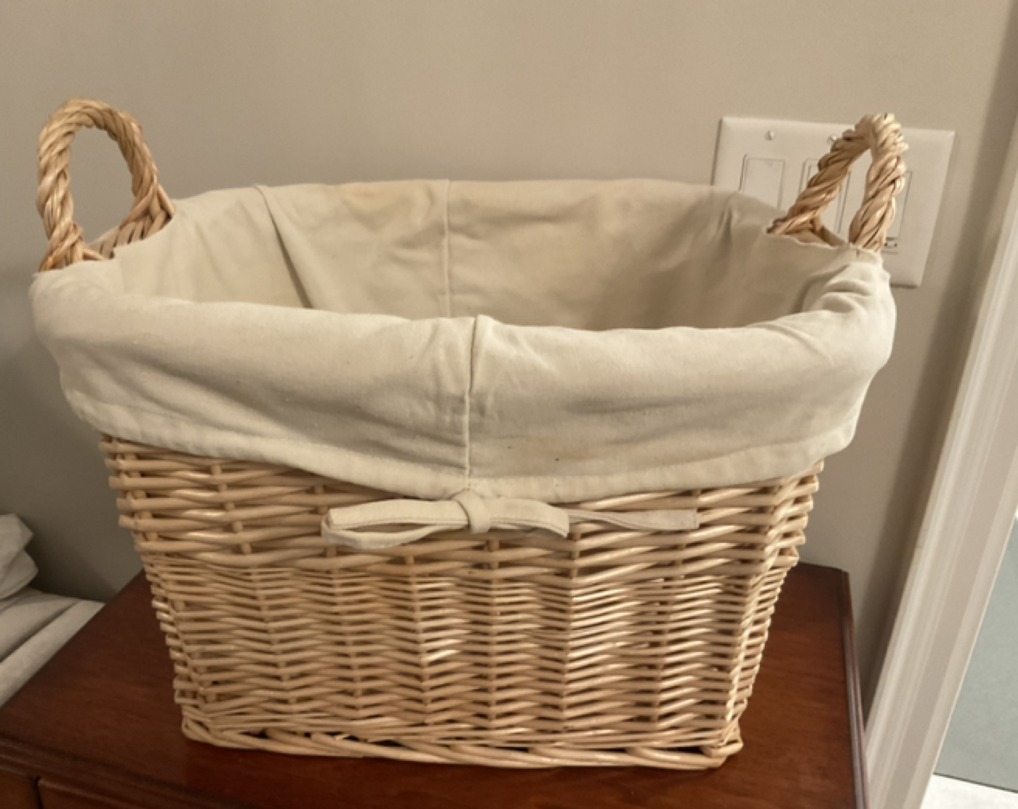 ⭐️ Beautiful Laundry Wicker Basket