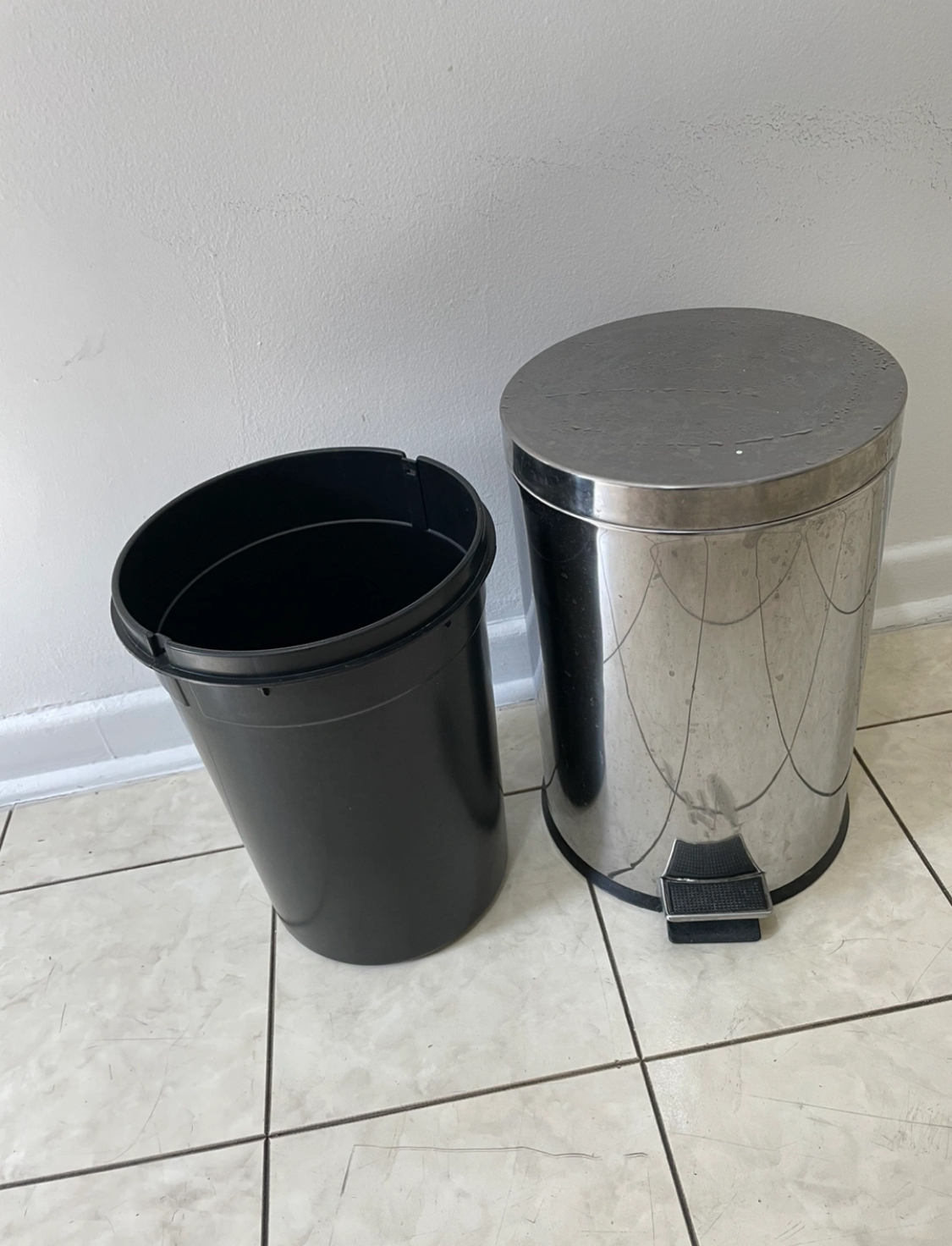 Step Trash bin 28 litre thumbnail