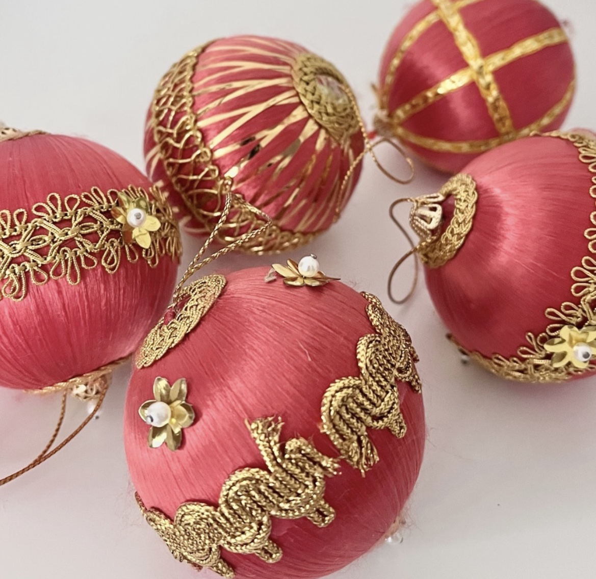 Vintage ornaments image indicator(4)