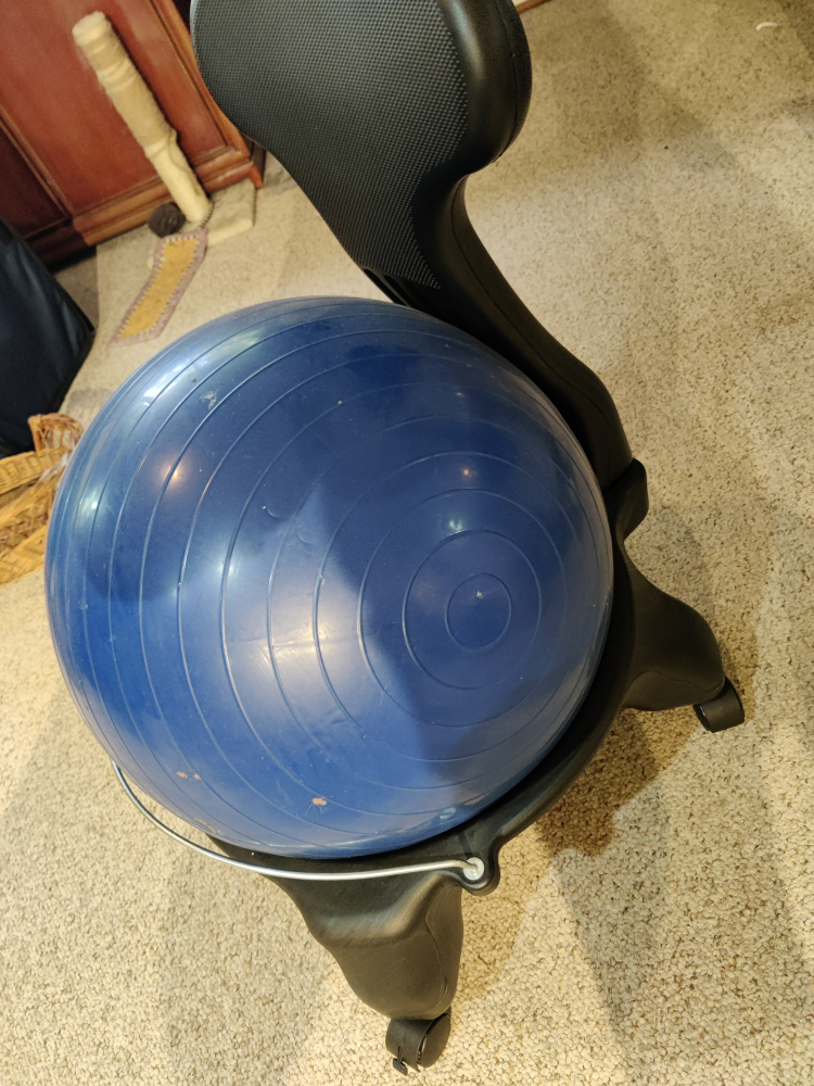 Ergonomic chair +1 🥕 - photo 2