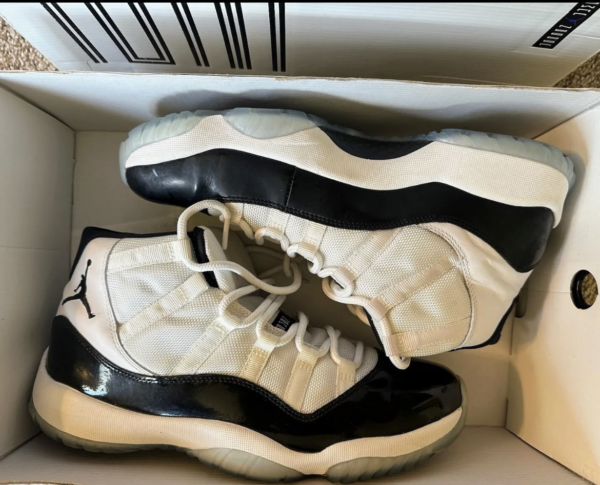 (US 10.5M) UA Jordan 11 Concord 2011