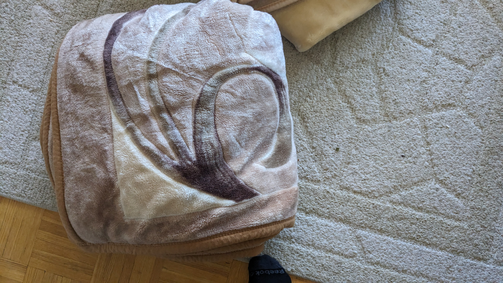 2 Velvet blankets
