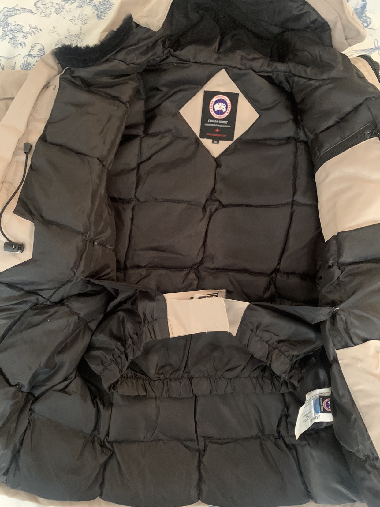 Canada goose jacket women szM / men’s sz xs - photo 3