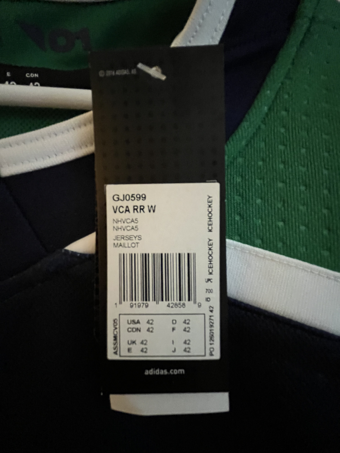 BNWT Canucks Reverse Retro Jersey image indicator(3)