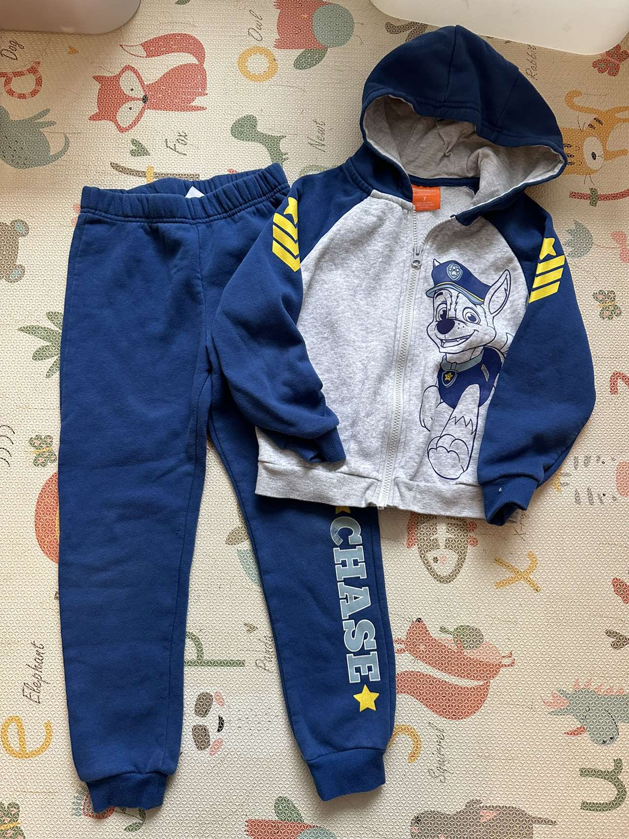Kids set of Paw Patrols clothes, size 7 thumbnail
