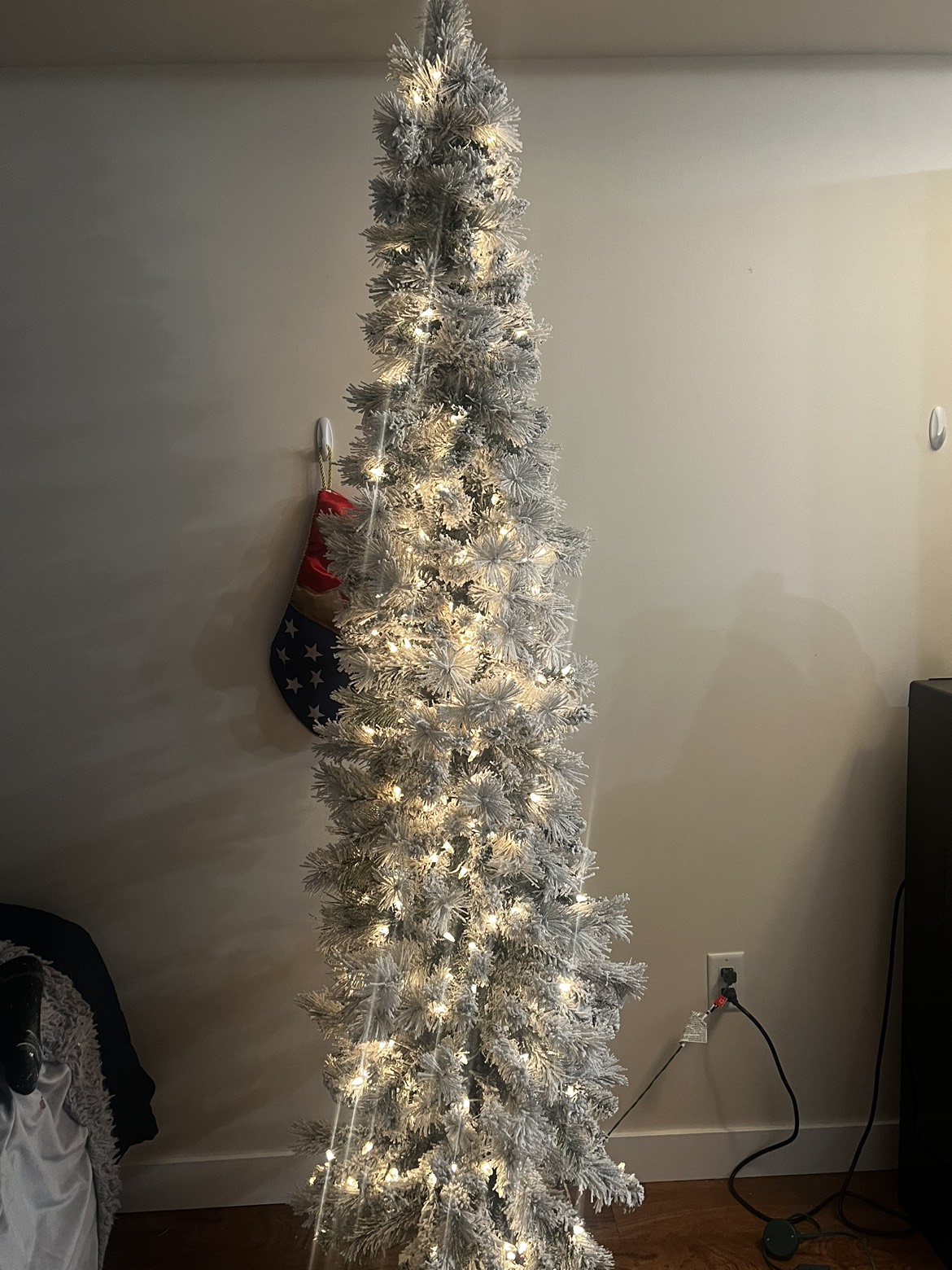 7ft flocked slim tree - photo 2