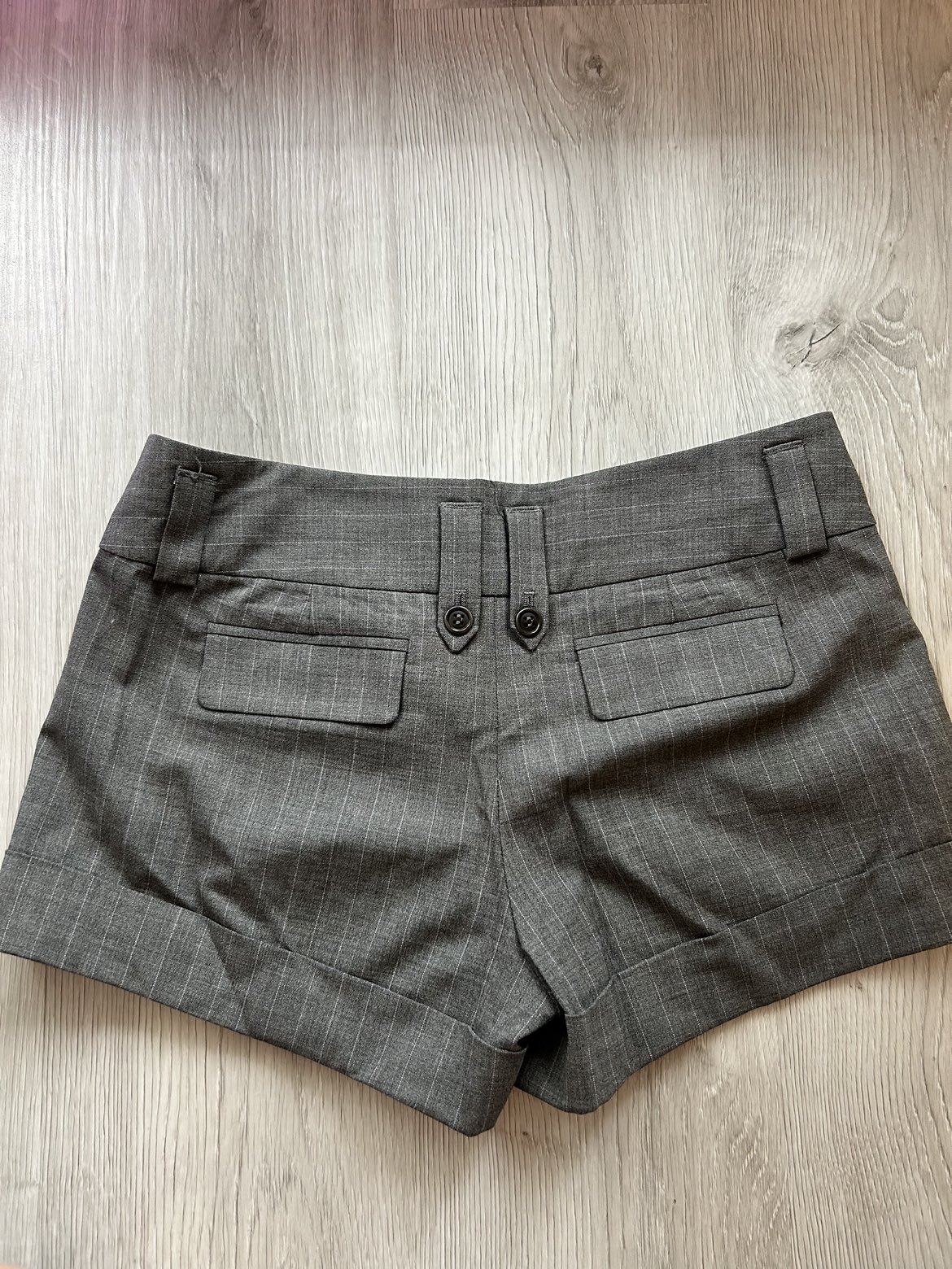 Club Monaco shorts image indicator(3)
