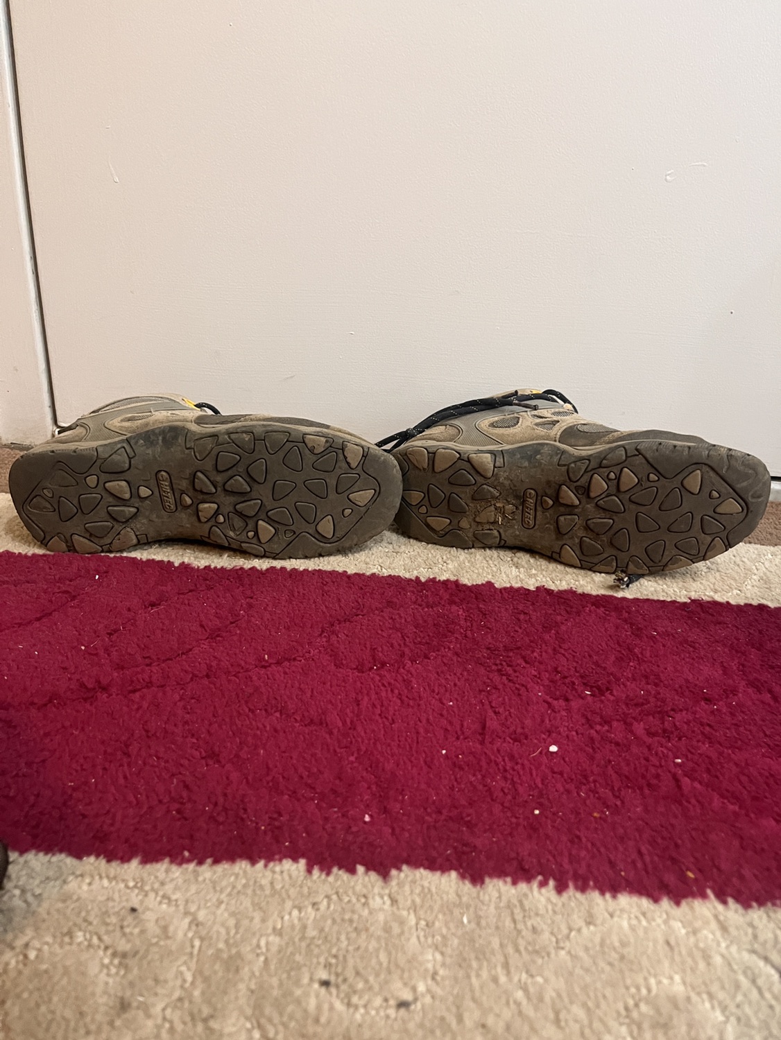 Hi-Tec Hiking Boots - photo 3