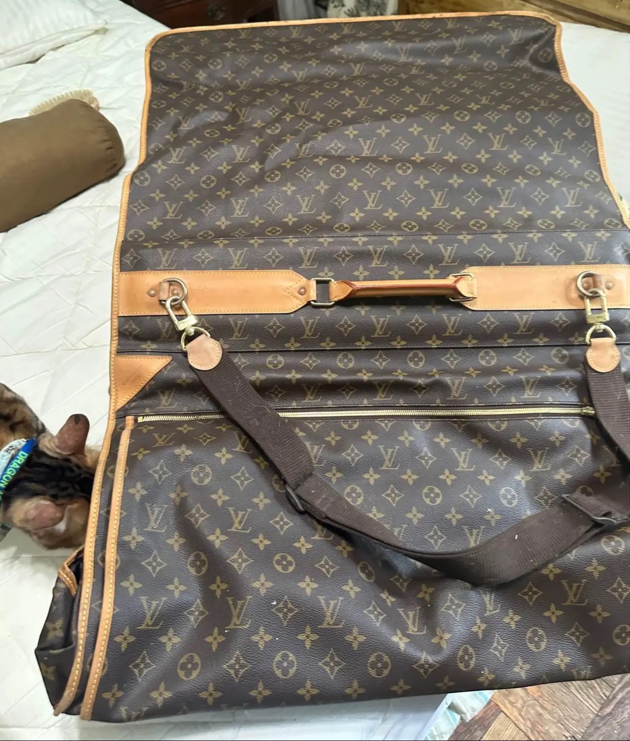 L V luggage bag - photo 2