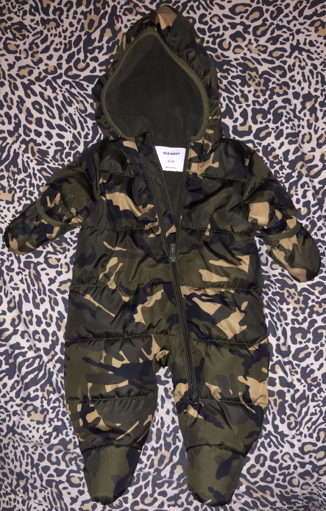 OLD NAVY Newborn snowsuit 0-3 months