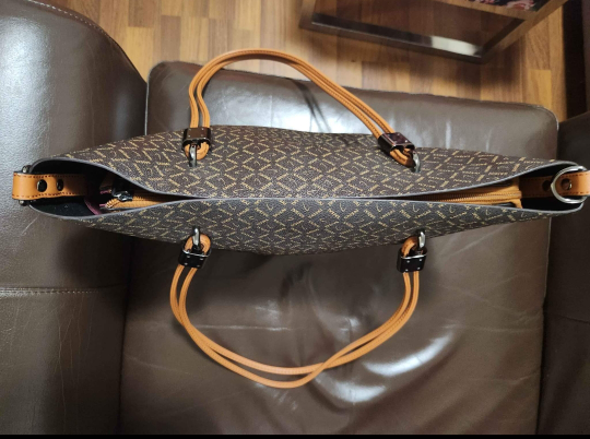 Women Leather style Bag with lots of compartments and space - photo 3