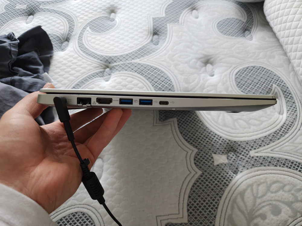 like new Acer Aspire 5 laptop - photo 3