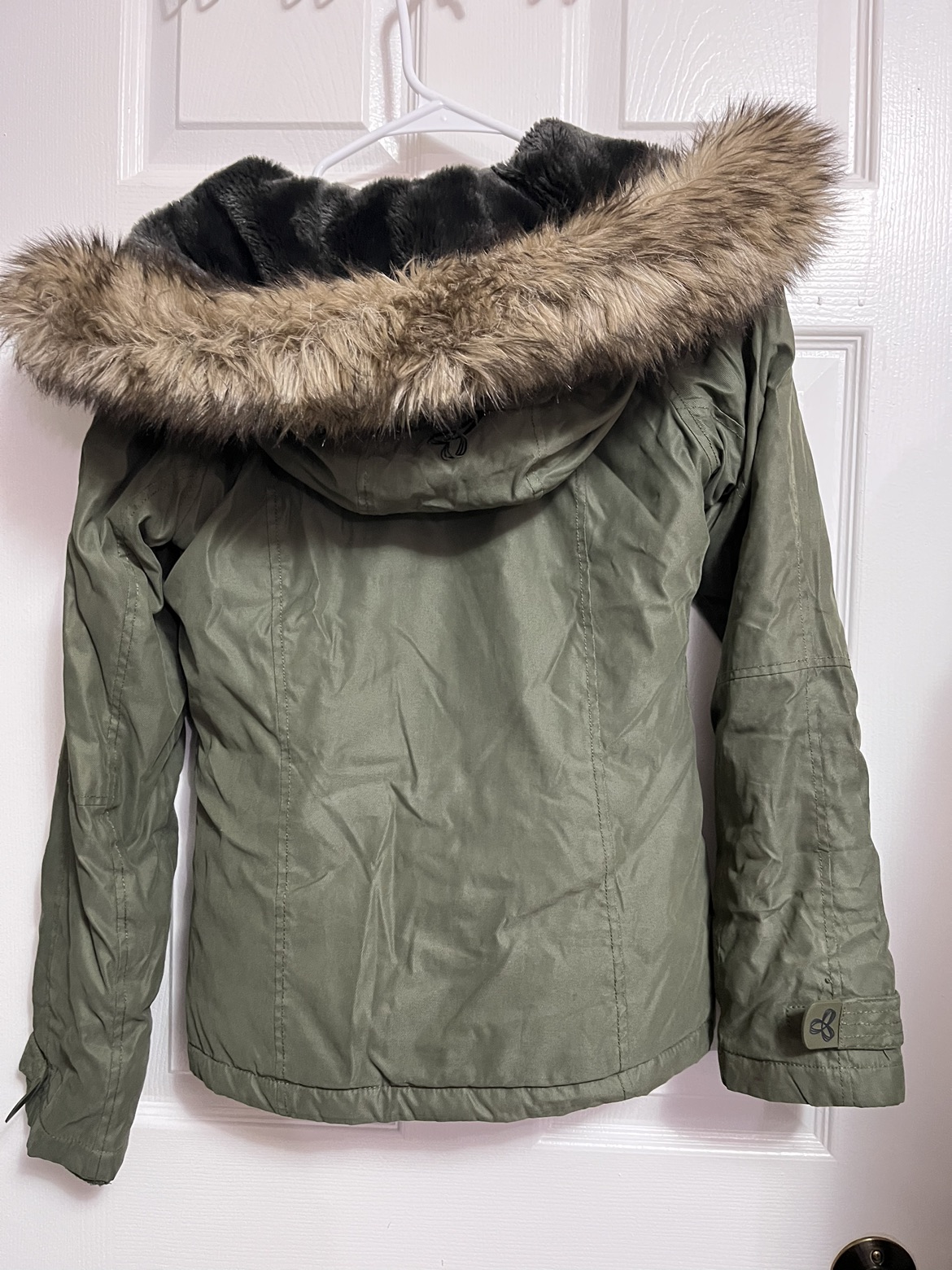 Aritzia TNA parka coat image indicator(3)
