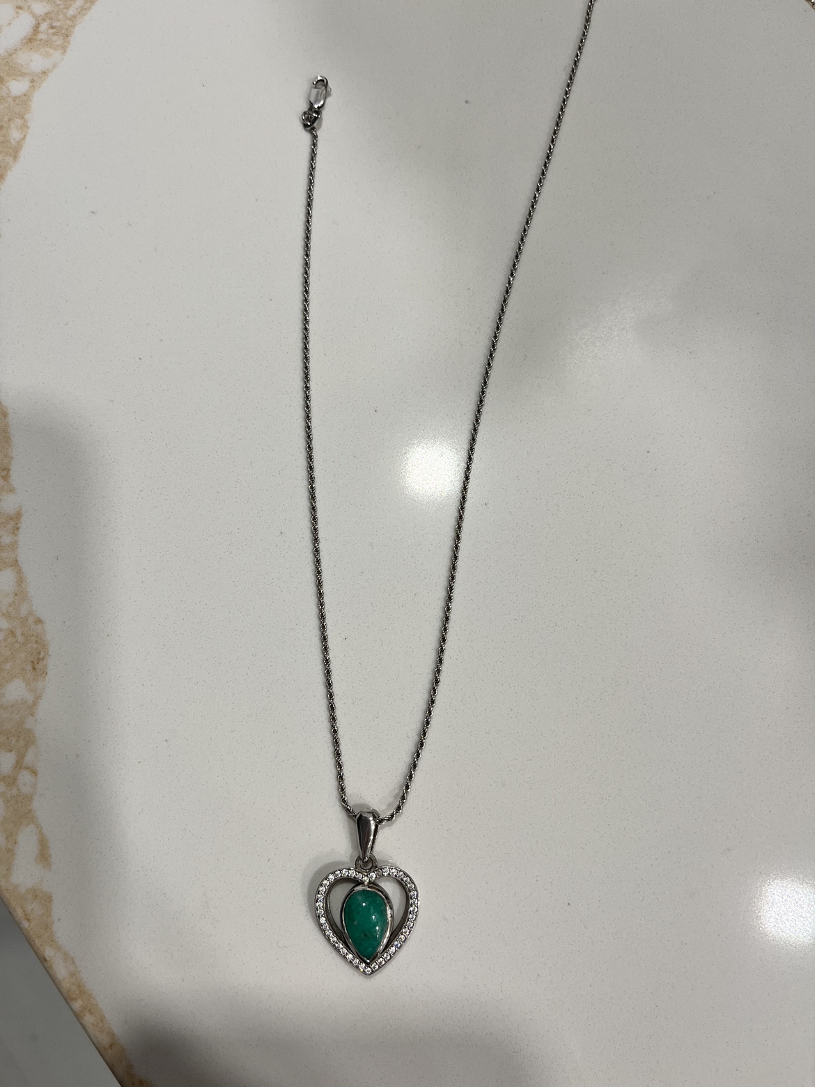 Floating heart emerald necklace - photo 2