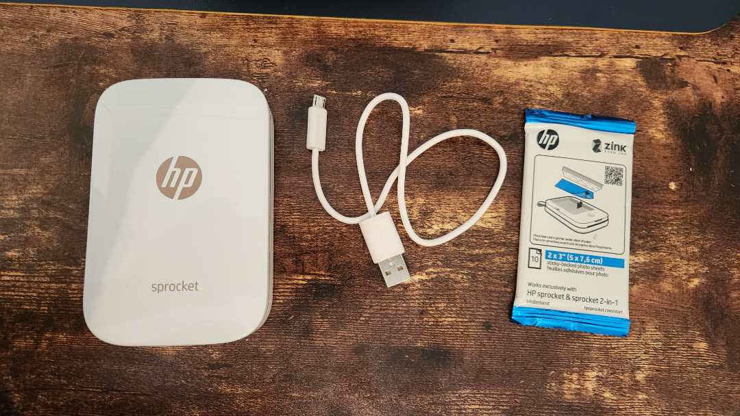 White HP Sprocket Portable Photo printer with paper and case image indicator(4)