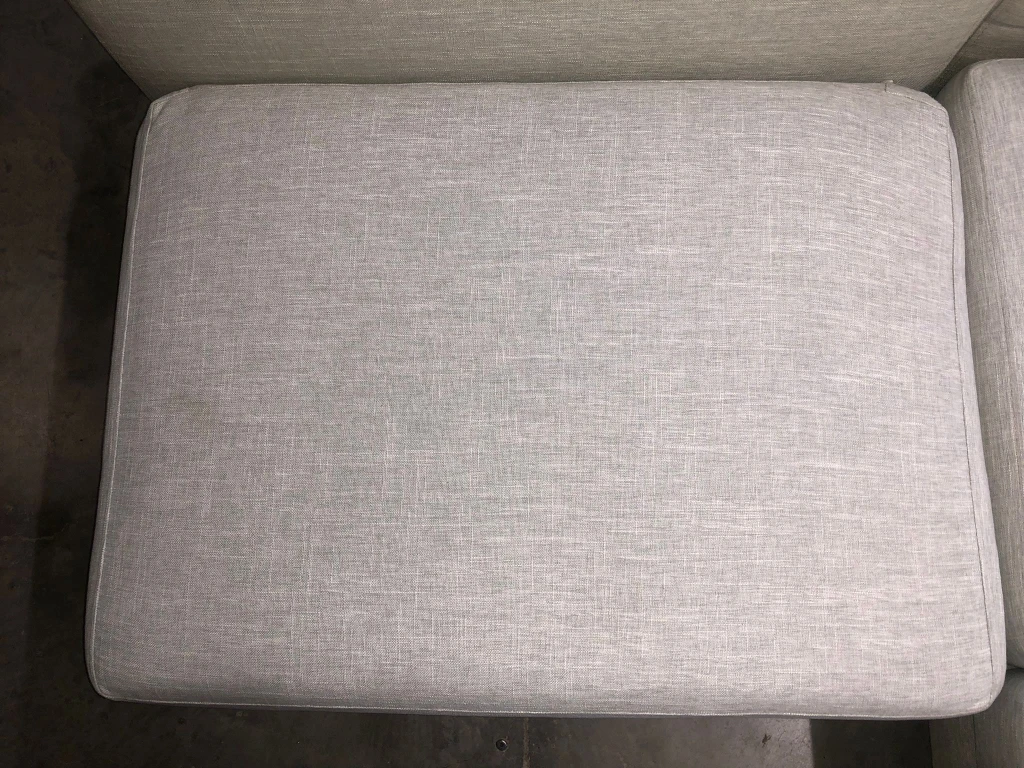 FREE DELIVERY 🚚💨 LIKE NEW 2 PIECE 4 SEATER SECTIONAL SOFA/COUCH image indicator(7)