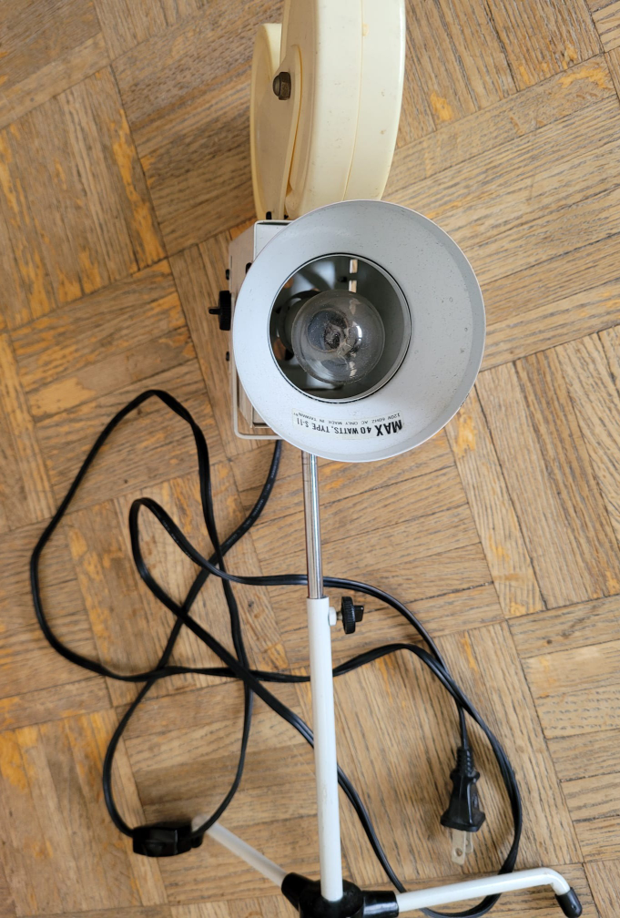 Vintage White Metal Film Projector Shaped Table Lamp ❄️ image indicator(2)