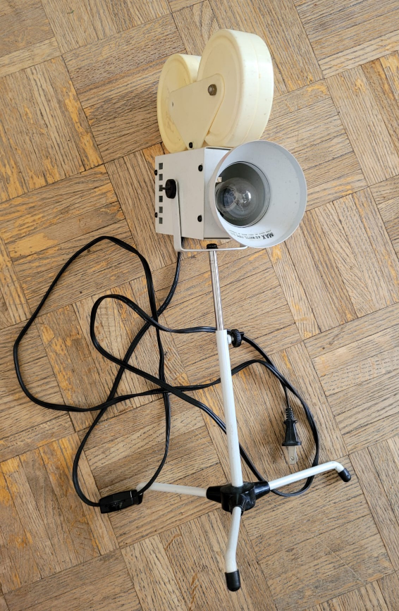 Vintage White Metal Film Projector Shaped Table Lamp ❄️ image indicator(4)