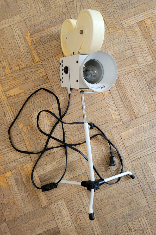 Vintage White Metal Film Projector Shaped Table Lamp ❄️ image indicator(5)