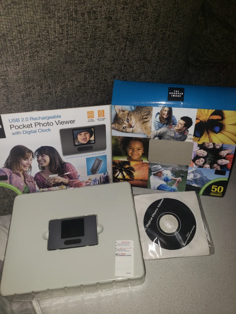 The Sharper Image Pocket Photo Viewer - photo 2
