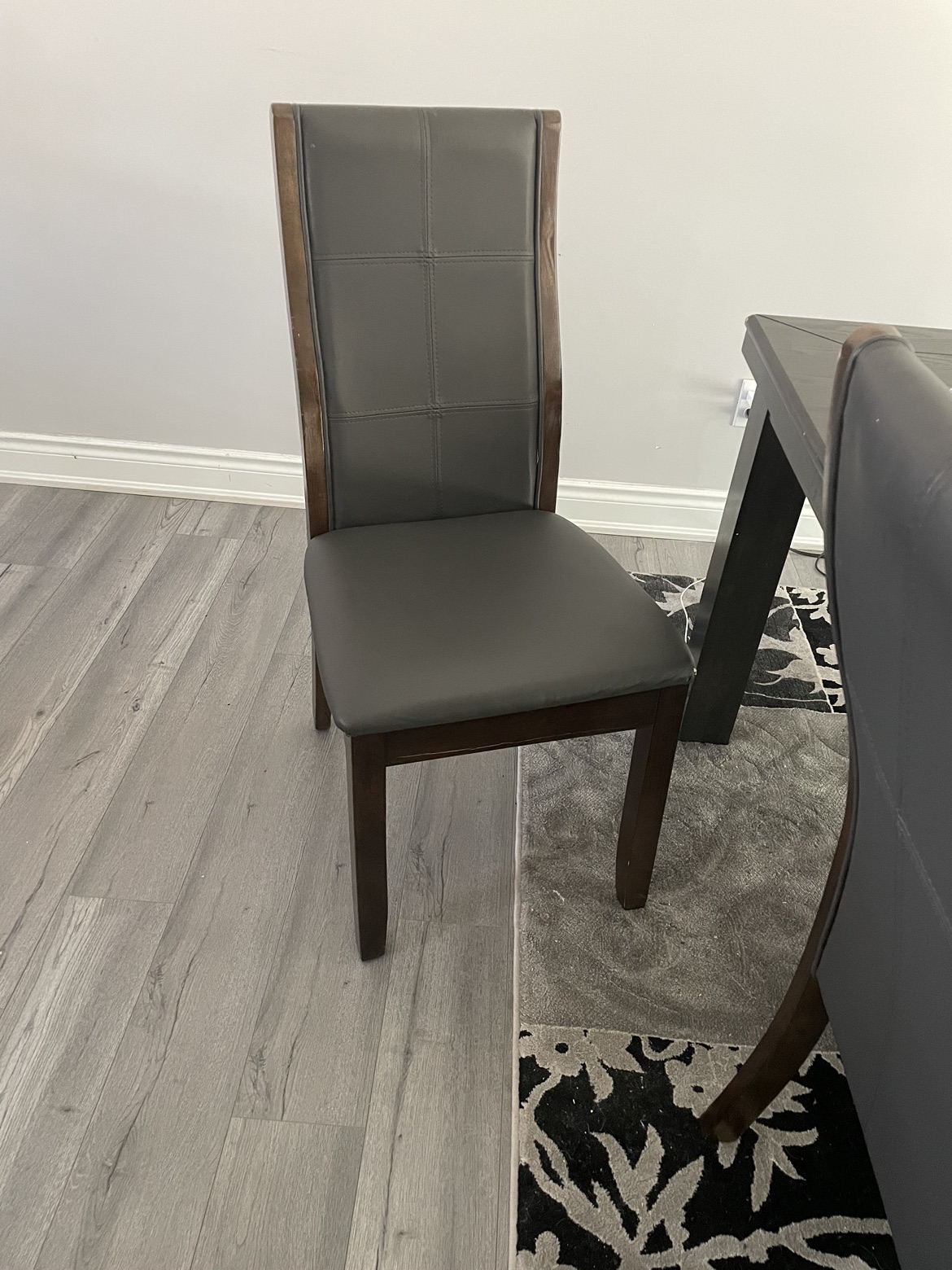 Table and chairs for sale - photo 4