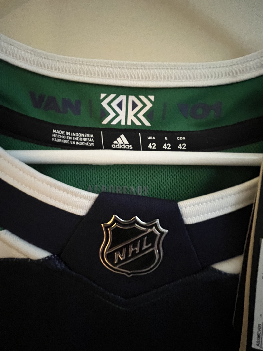 BNWT Canucks Reverse Retro Jersey image indicator(2)