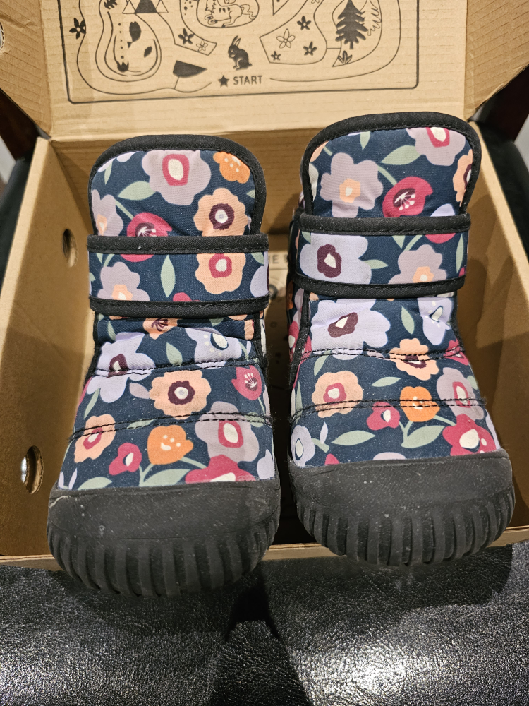 JAN AND JUL Toddler Ankle Boots SIZE US 8 image indicator(2)