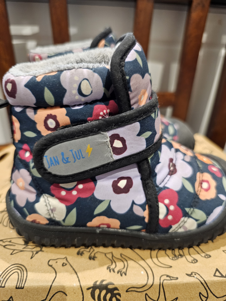 JAN AND JUL Toddler Ankle Boots SIZE US 8 image indicator(3)