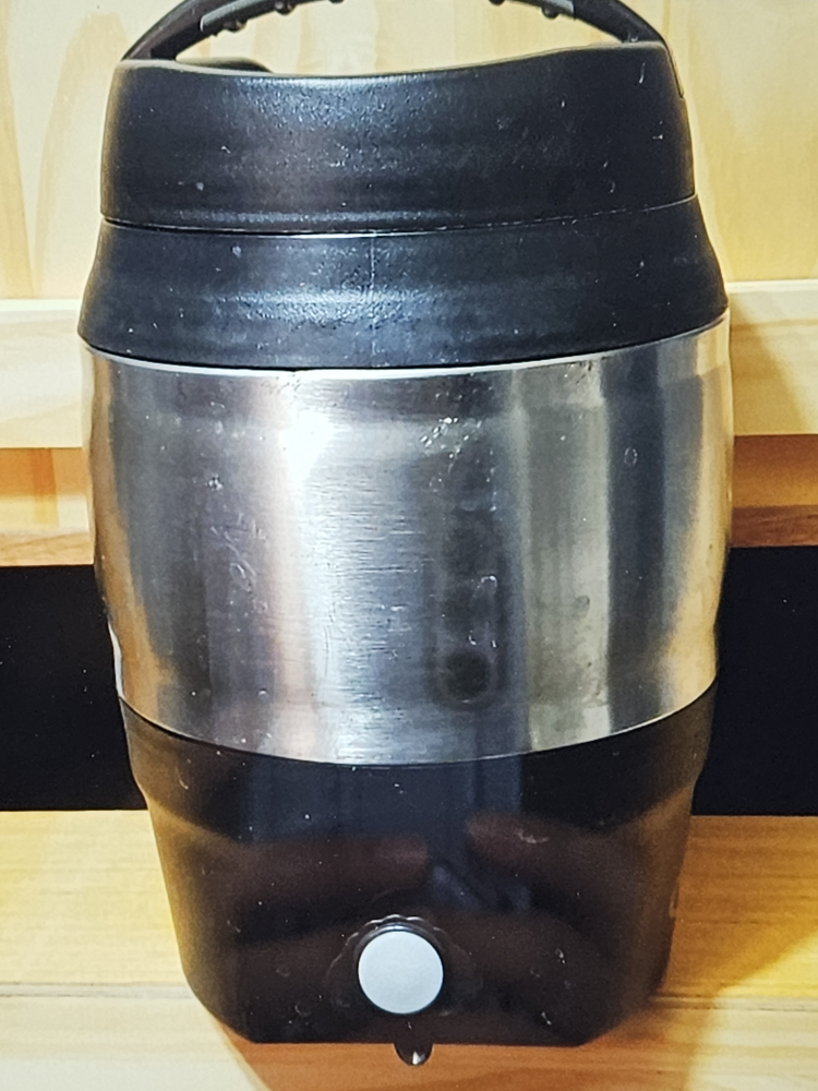 extra large water tumbler with spigot