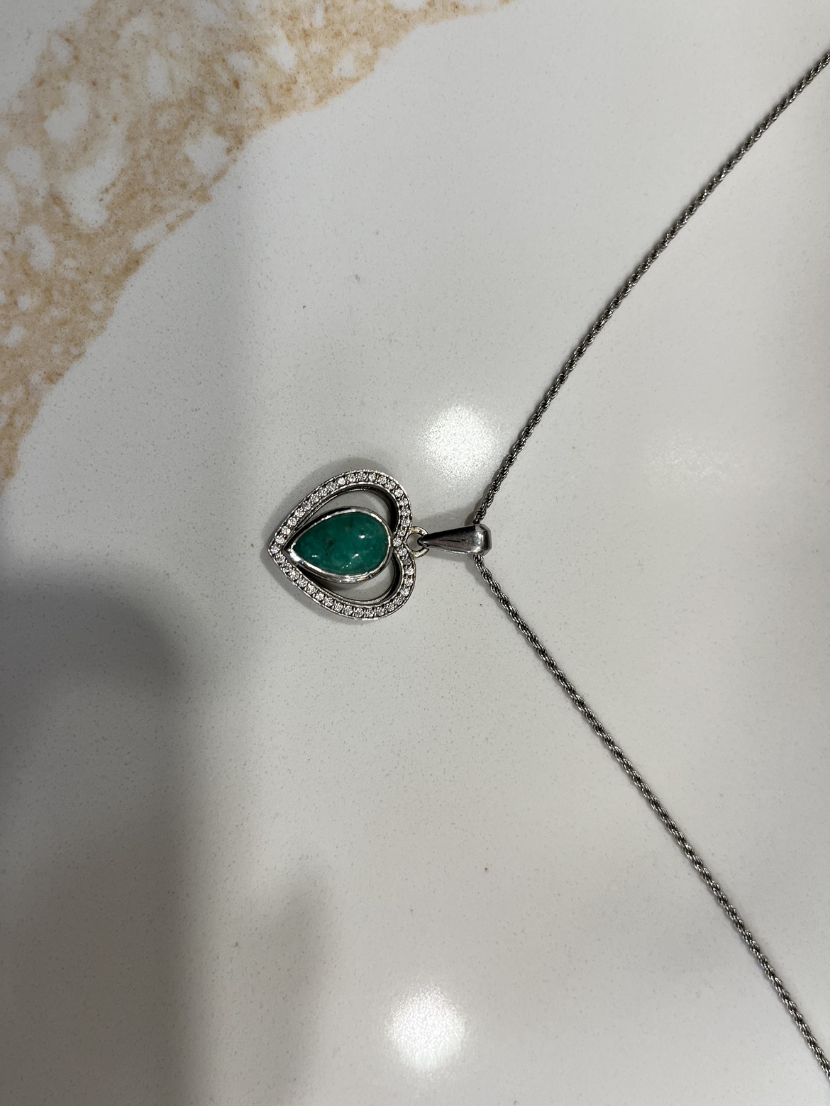 Floating heart emerald necklace - photo 3
