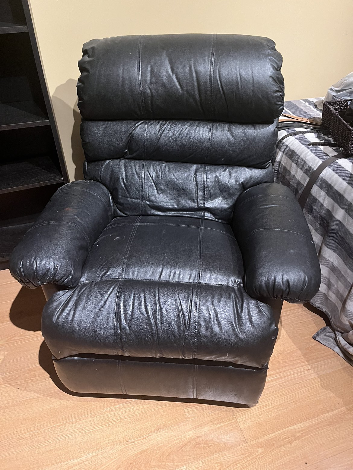 Leather Recliner thumbnail