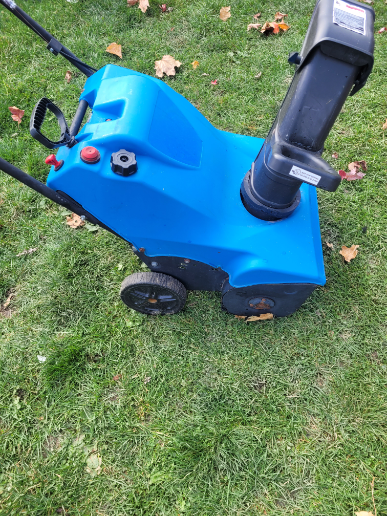 Bolton 179cc 4 cycle snowblower - photo 2