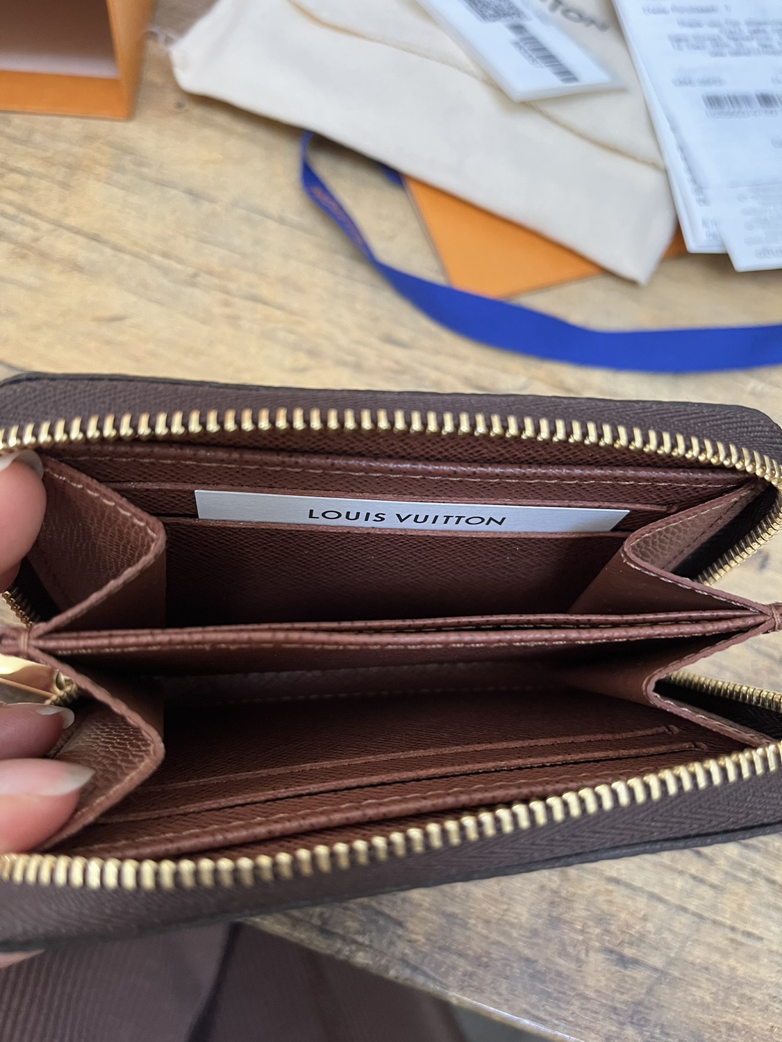 Louis Vuitton Zippy Coin Purse Monogram image indicator(4)