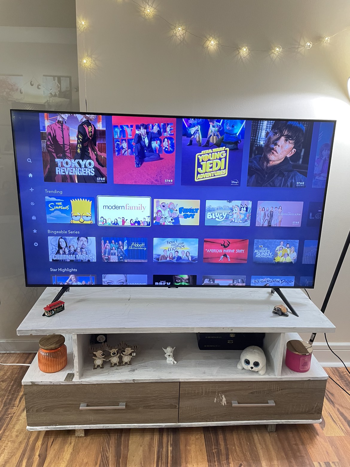Tv stand w/ drawers- Rusty look