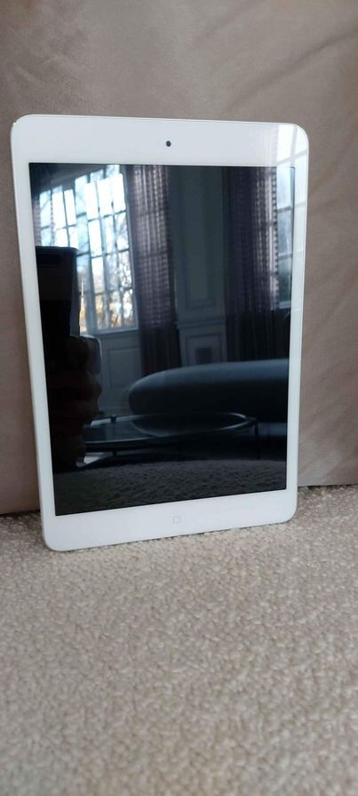 2 iPads mini LIKE NEW thumbnail