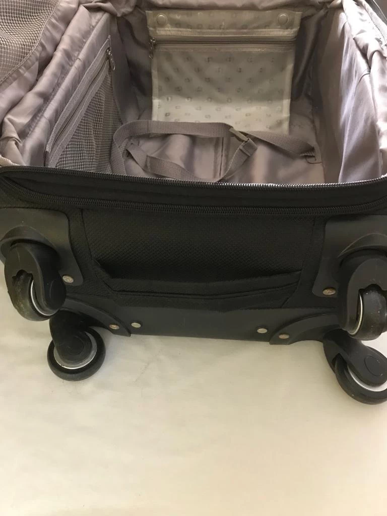 SWISSGEAR 4 Wheeler Carry-on Luggage - photo 4