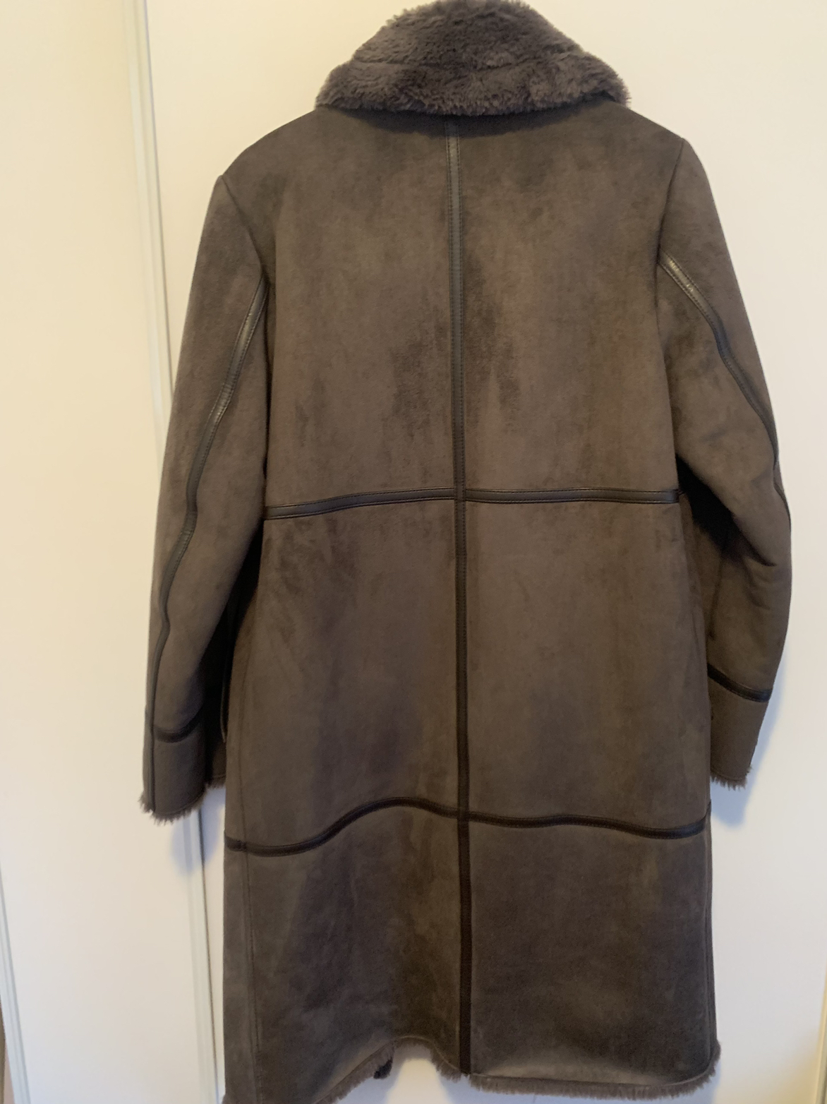 Shearling coat image indicator(7)