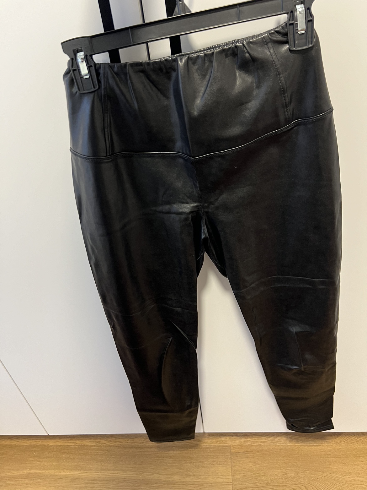 Aritzia / Wilfred Free Leather Leggings