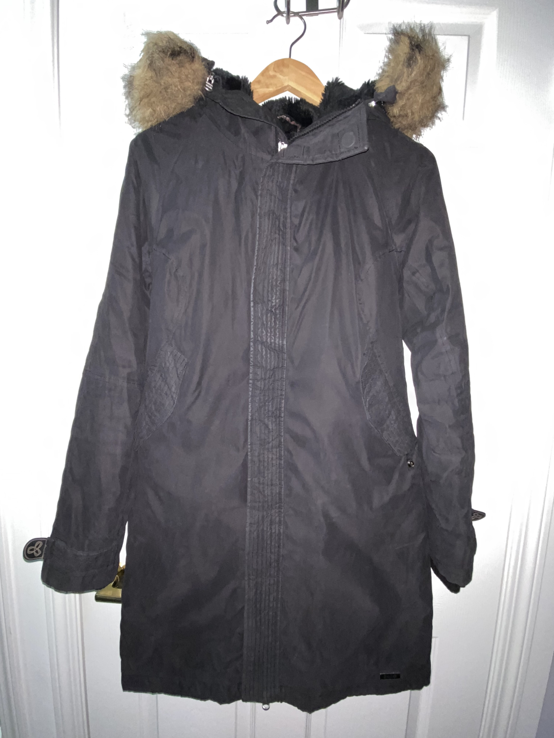 TNA Aritzia Aspen Black Winter Jacket Parka Medium image indicator(2)