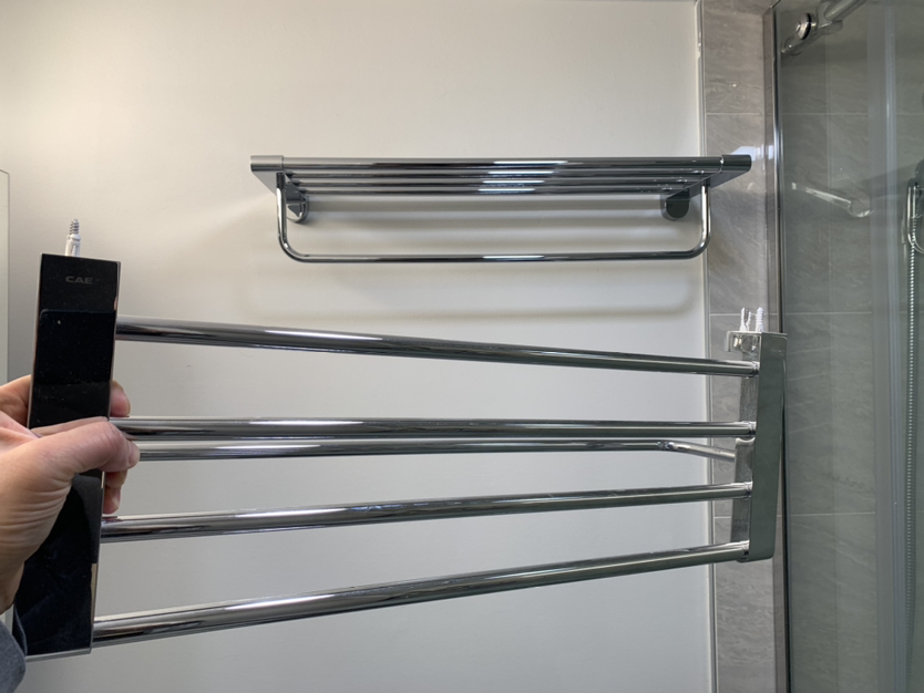 Polished chrome towel shelf with towel bar - photo 4