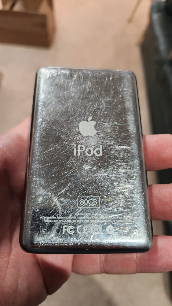 iPod Classic 5th Gen - photo 2
