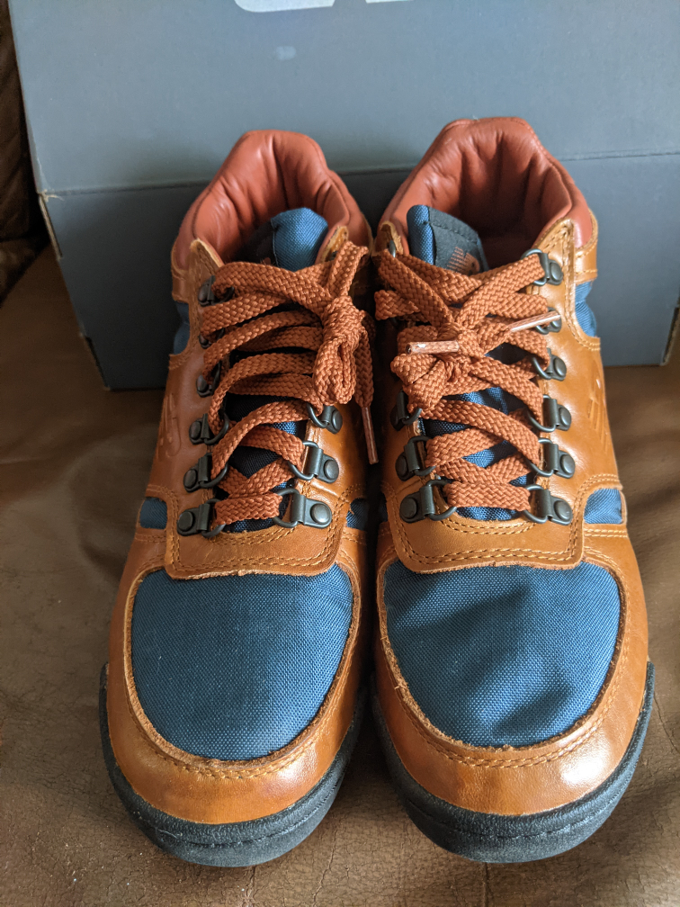 New Balance Rainier Boots M:6 or W:7.5 image indicator(2)