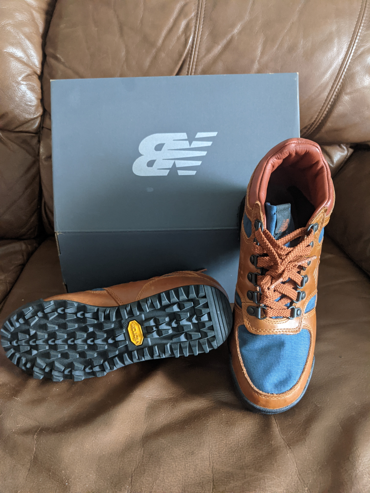 New Balance Rainier Boots M:6 or W:7.5 image indicator(3)