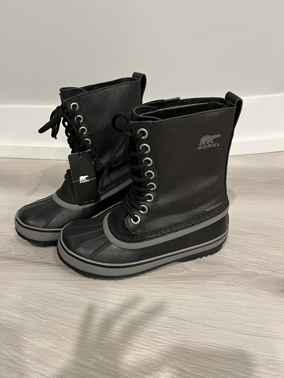 Brand new Woman Sorel CVS winter boots image indicator(2)