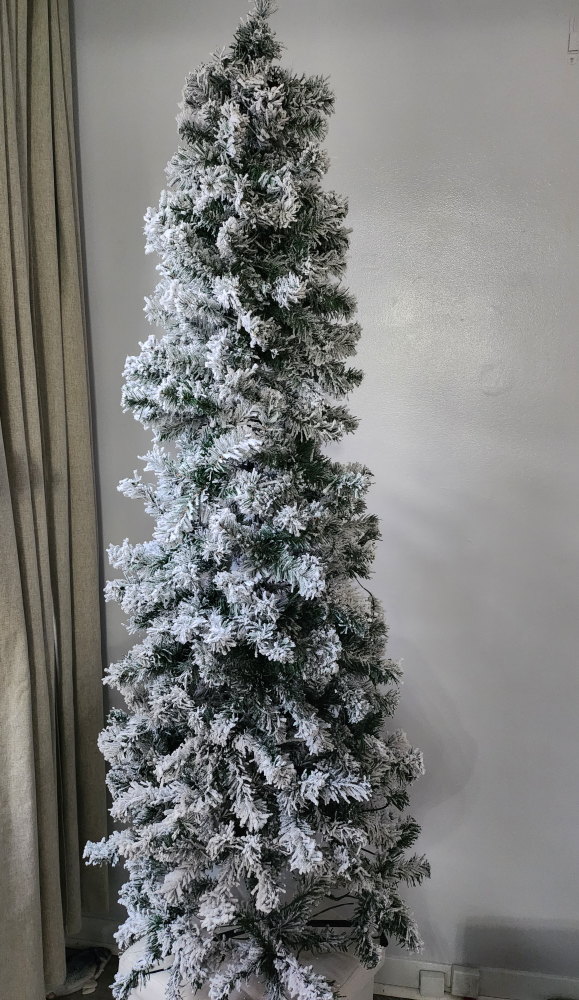 pre-lit 6 feet chistmas tree