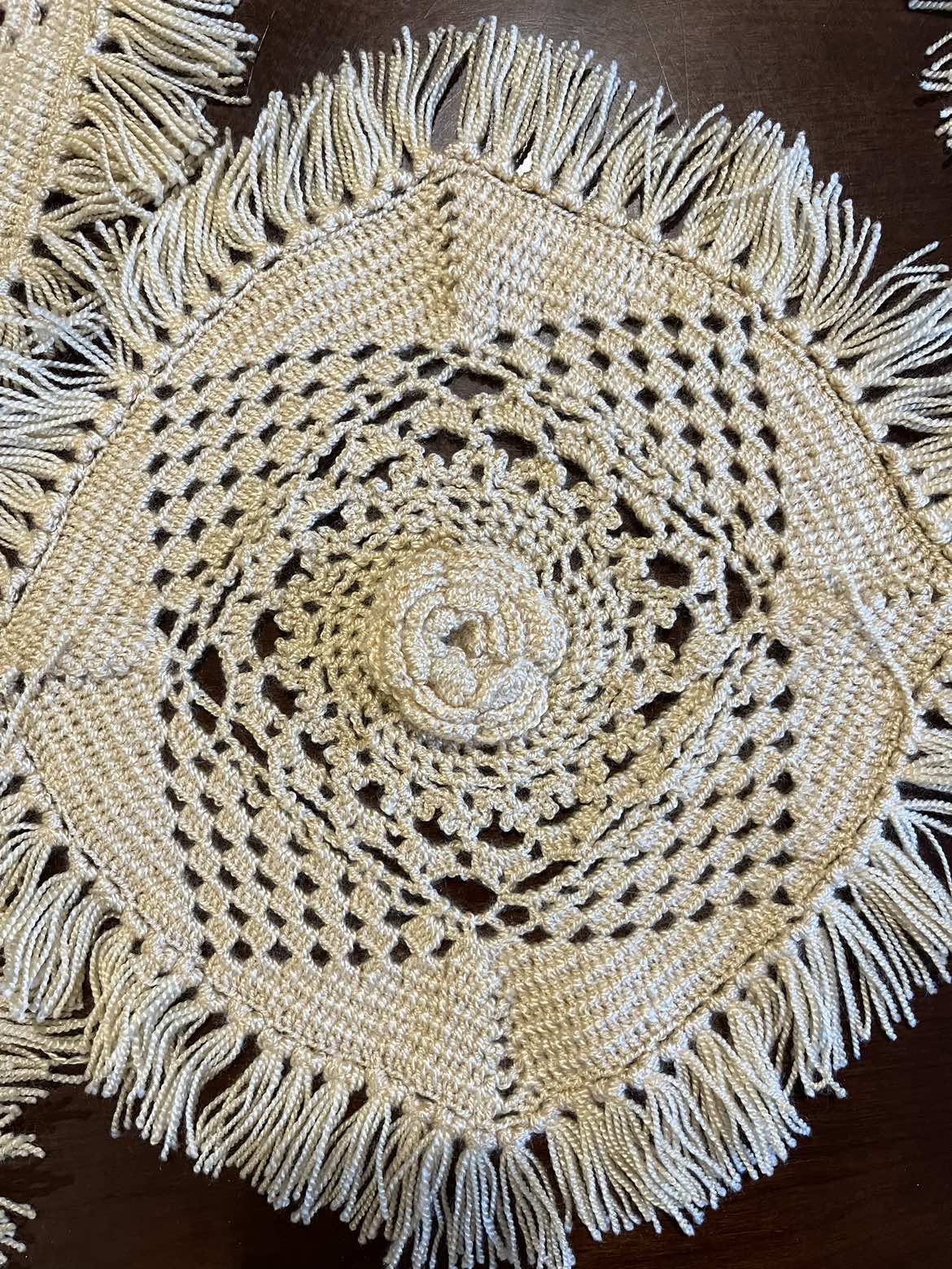 5 Beautiful Handmade Crochet Table Placemats image indicator(2)