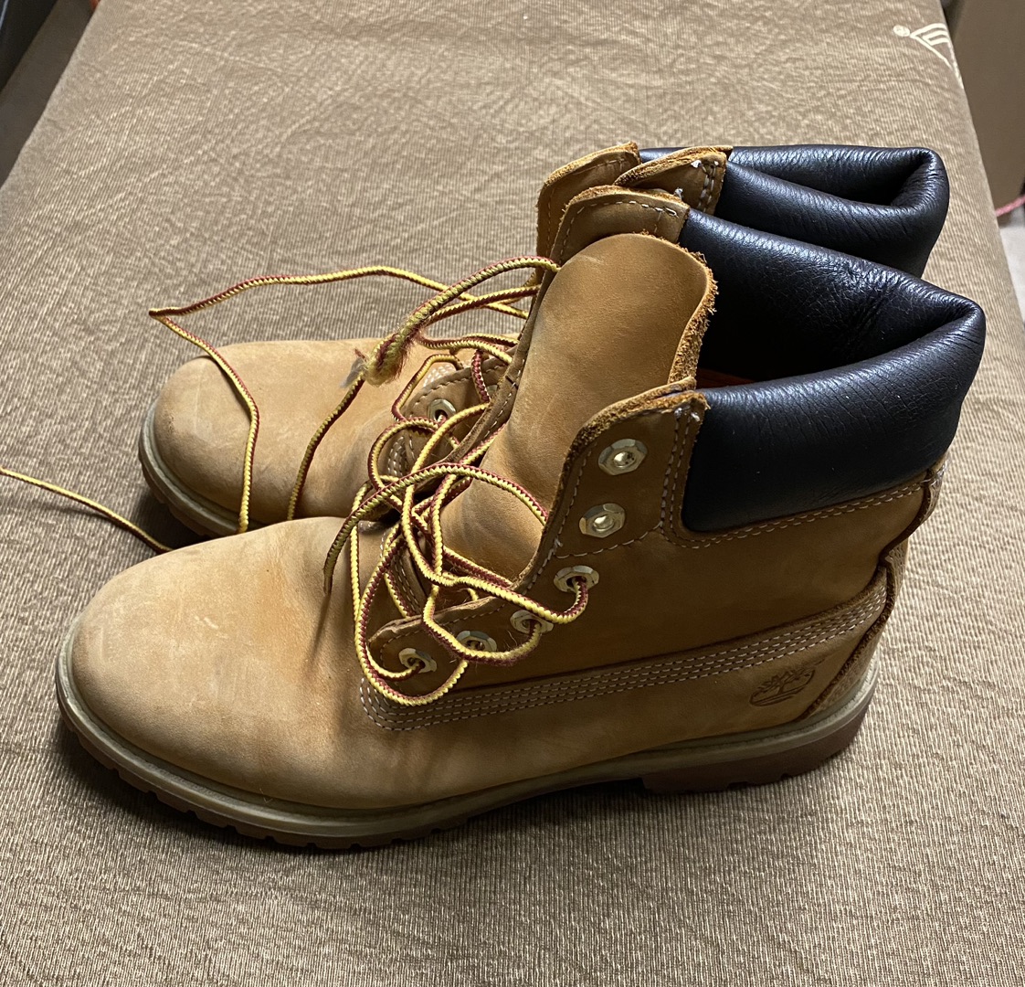 Timberland Boots Women’s Size 9 image indicator(2)