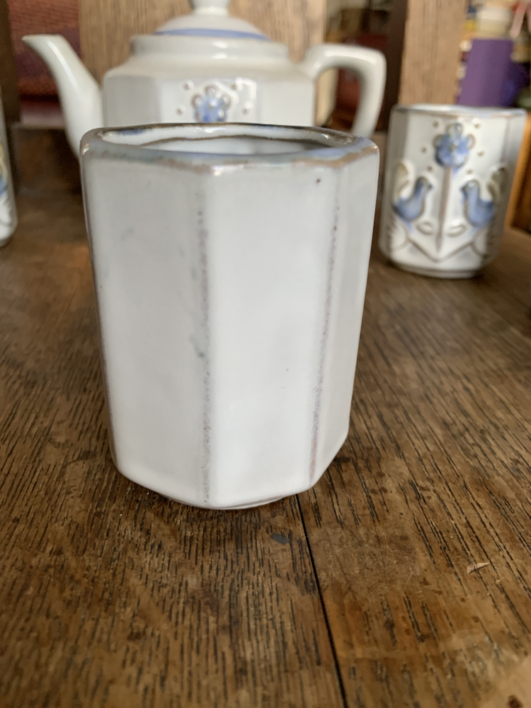 Really Pretty Vintage White and Blue Tea Set image indicator(8)