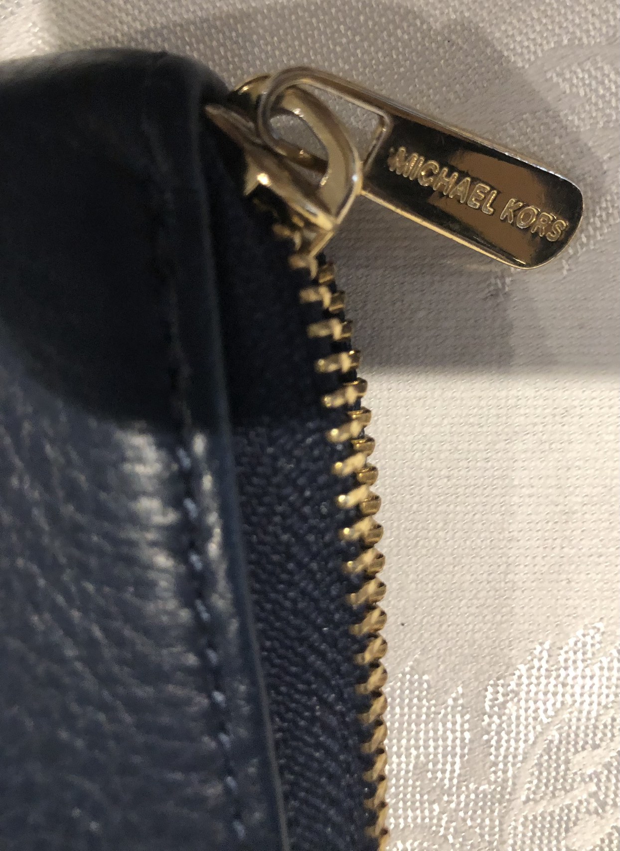 Michael Kors wallet/wristlet image indicator(5)