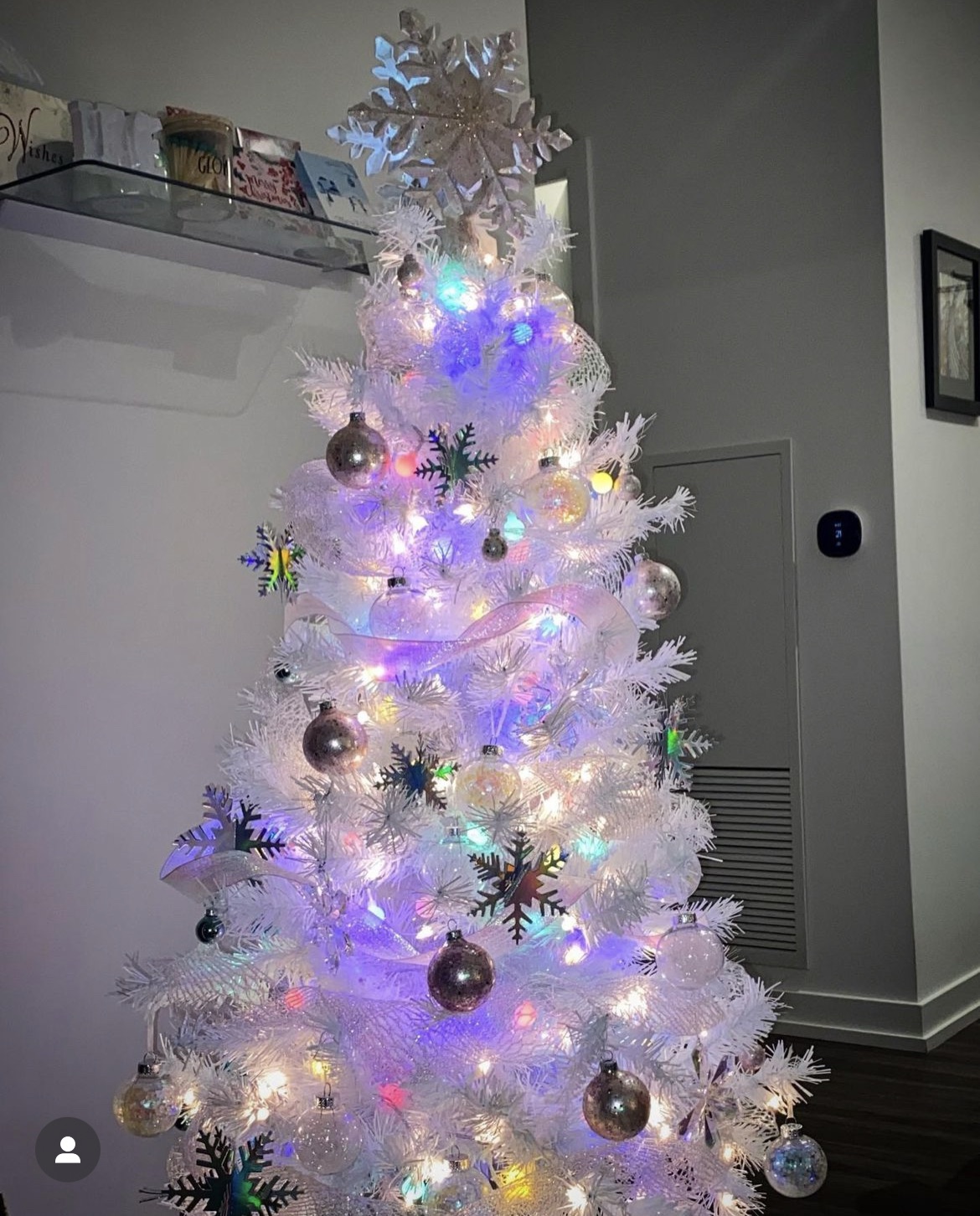 Large set of holographic Christmas tree decorations image indicator(6)